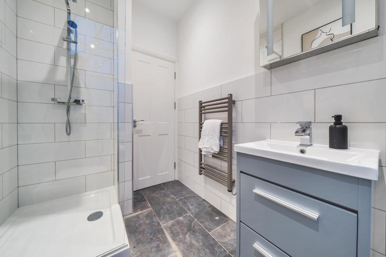 Modern, City Centre -2 Bedroom Apartments Reading Exterior photo