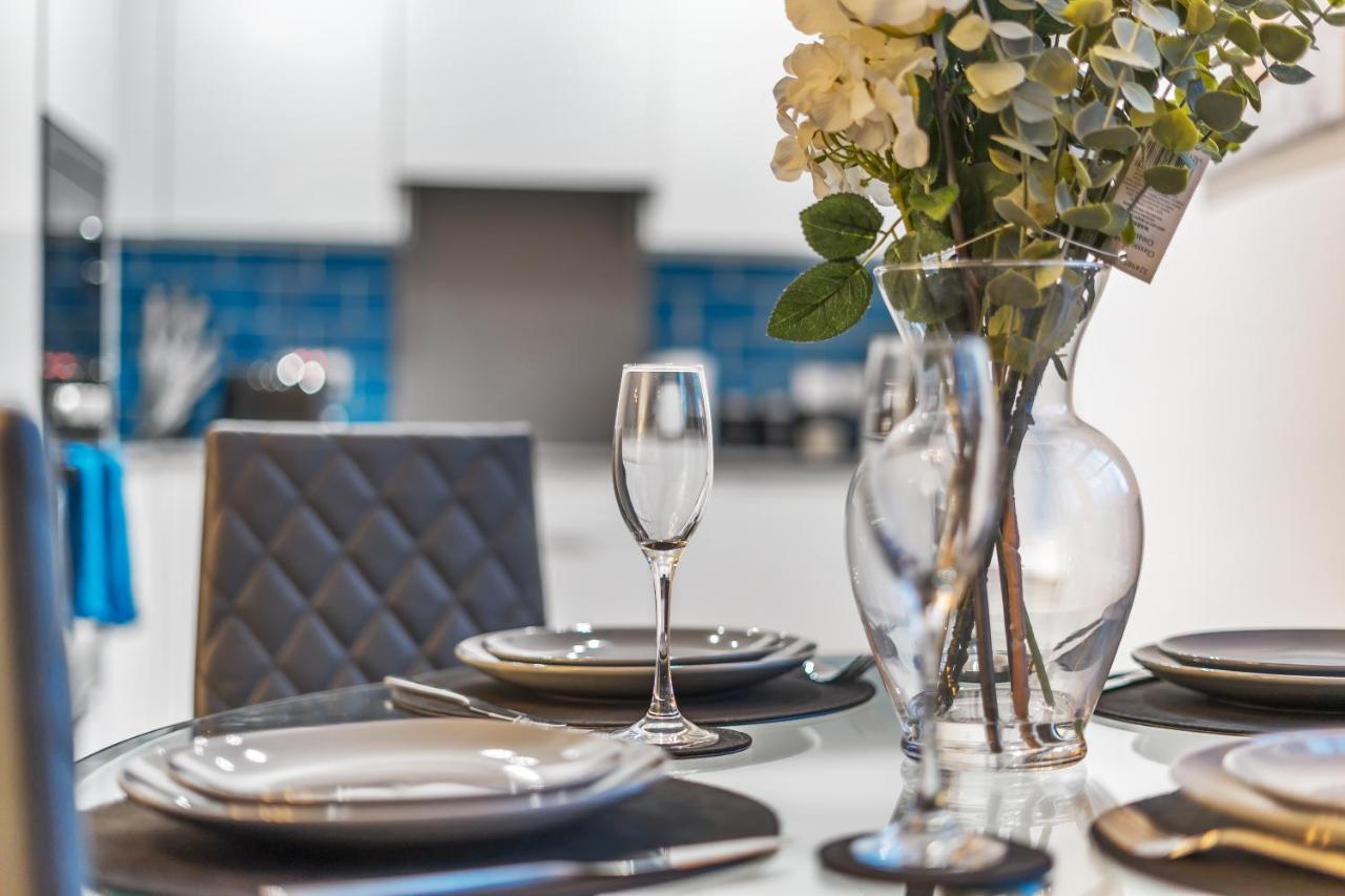 Modern, City Centre -2 Bedroom Apartments Reading Exterior photo