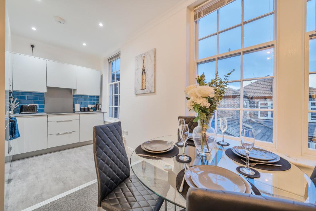 Modern, City Centre -2 Bedroom Apartments Reading Exterior photo