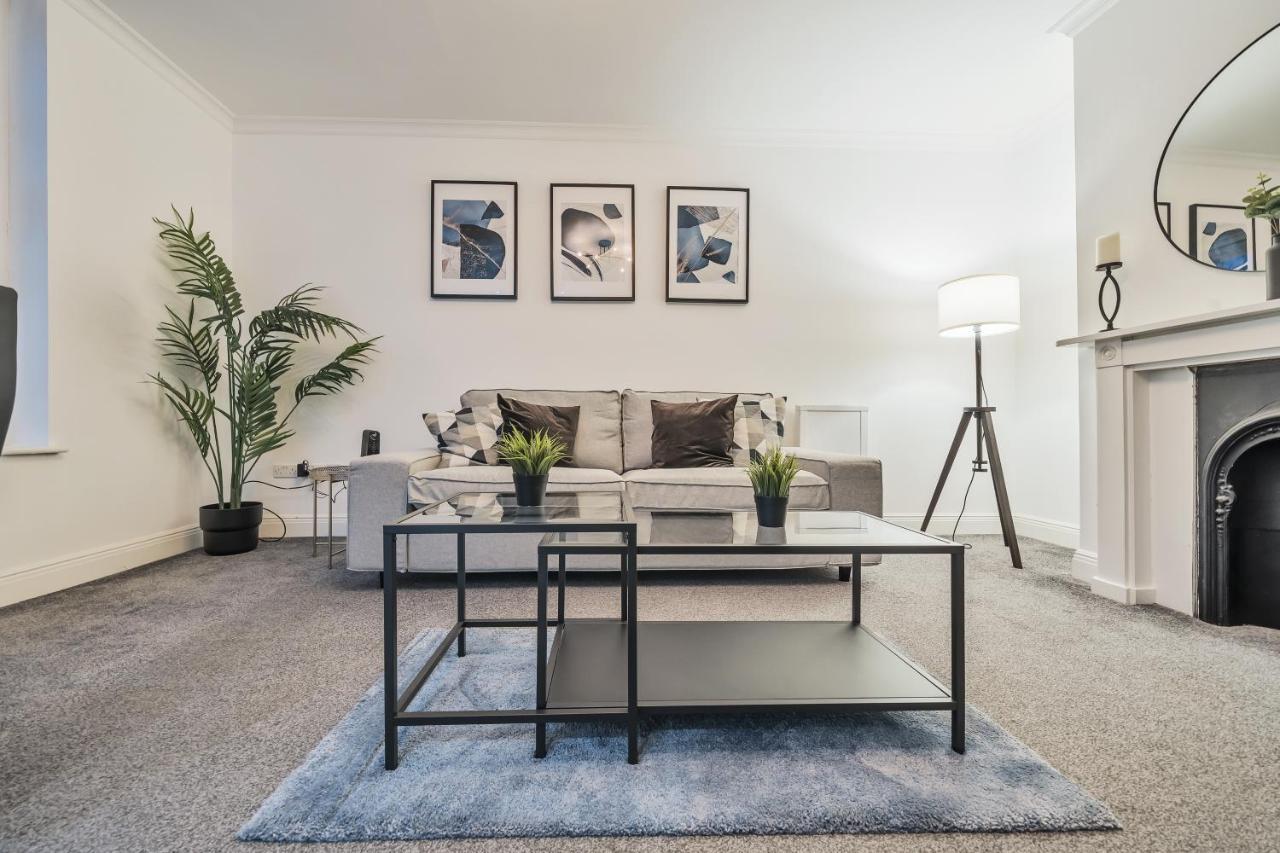 Modern, City Centre -2 Bedroom Apartments Reading Exterior photo