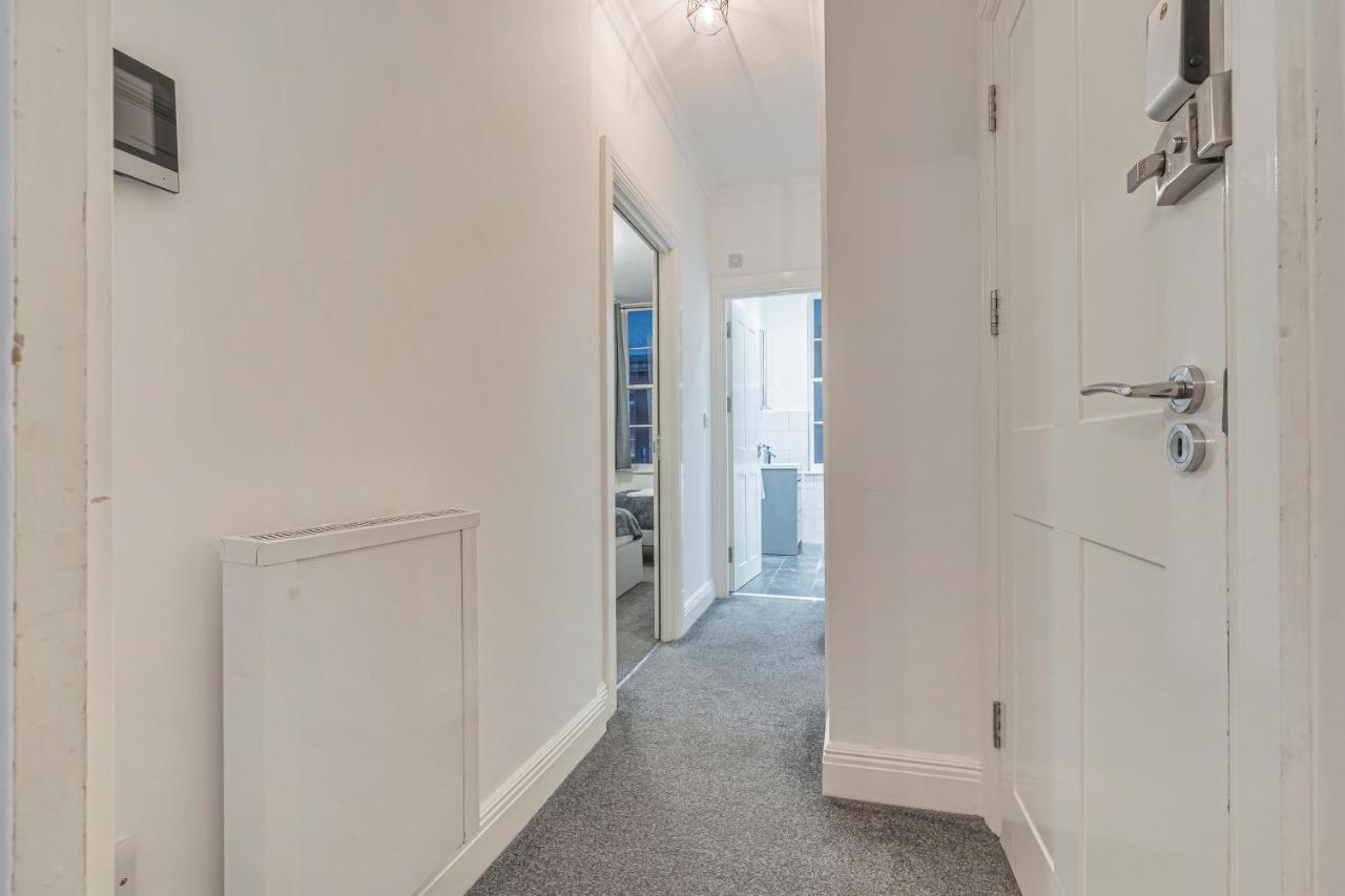 Modern, City Centre -2 Bedroom Apartments Reading Exterior photo